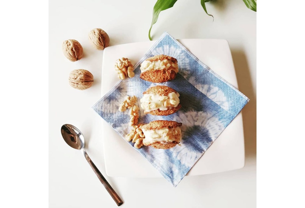 Helado de plátano con nueces.